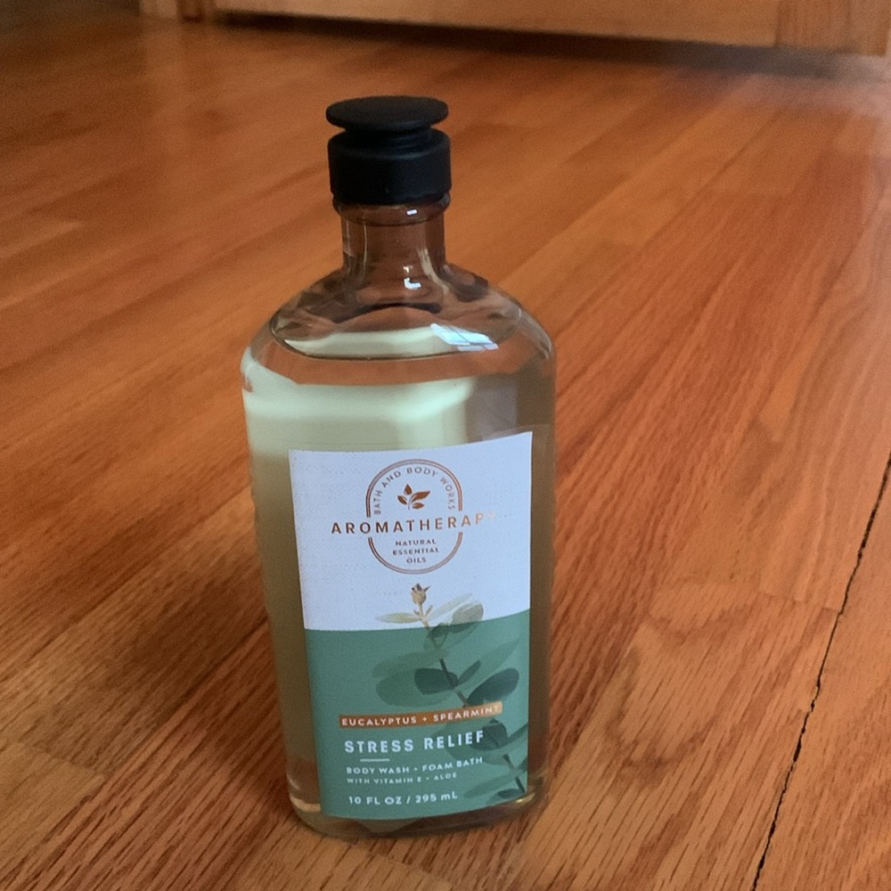 Body wash and foam bath